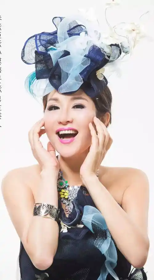 中国香港女演员,歌手王玮预祝第26届全球中华小姐&全球中华夫人大赛