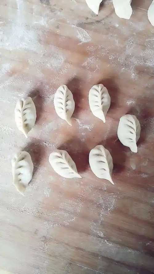 看我包的柳叶水饺,好看吗?