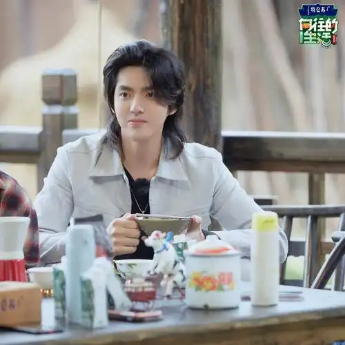 吴亦凡和张子枫的互动这两个人好可爱啊