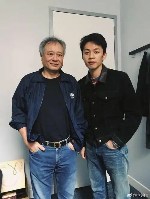 李鸿其《亲爱的热爱的》中角色设定失误,明明是标准文艺片演员脸