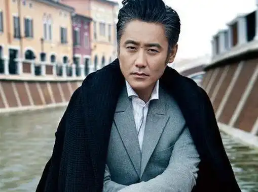 张译片酬比靳东高吗(近40岁才大器晚成的男星)(9)