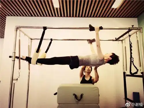 谢楠健身晒马甲线,网友:可以去演《战狼3》了