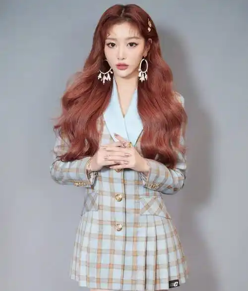 原创刘雨昕粉丝败好感官宣团综从服装明确成员定位修图师审美堪忧