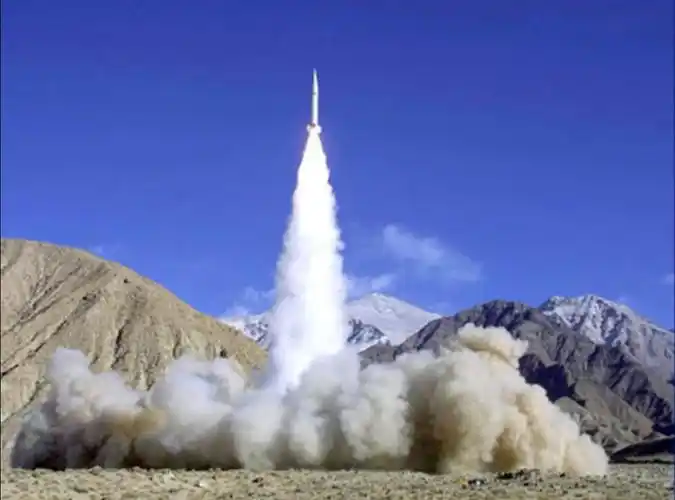 我国齐射10枚东风远程导弹,场面非常震撼!