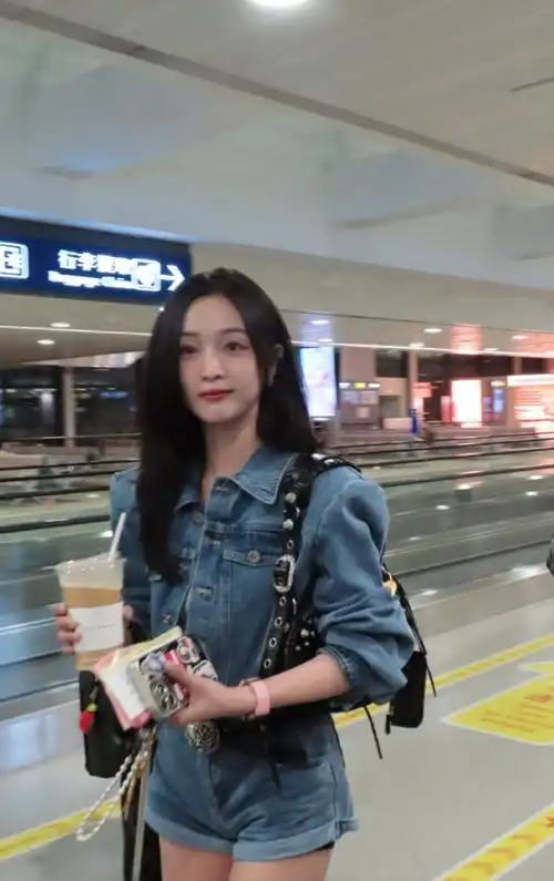 吴宣仪机场状态