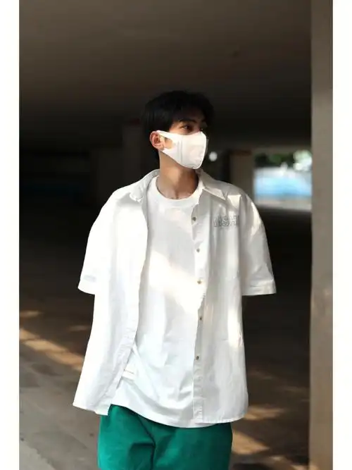 白衬衫永远的少年感