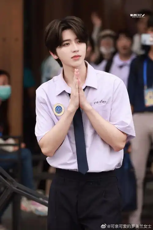 蔡徐坤白月光学长#放在高中,我会暗恋他三年的程度