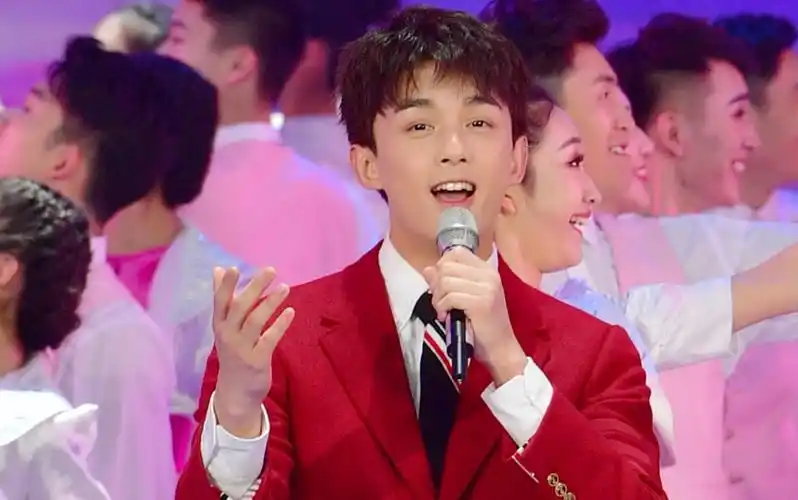 【吴磊-第三期vlog】吴磊弟弟新的vlog来啦!春晚的帅气弟弟不容错过!