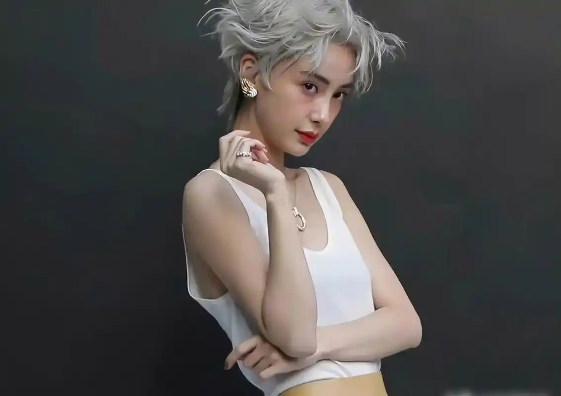 angelababy银色短发太酷了