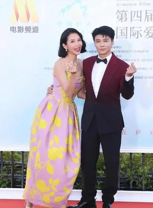 蔡少芬老公张晋病情曝光在香港接受治疗插管吸氧仍乐观