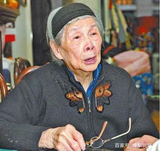 梅艳芳妈妈覃美金举办95岁生日派对,和老友翩翩起舞
