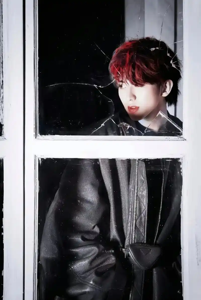 蔡徐坤 喜欢吗?#高清壁纸 #帅爆了 #明星图片 #眼神杀  - 抖音