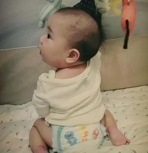 柳真八个月女儿照片公开如天使般可爱