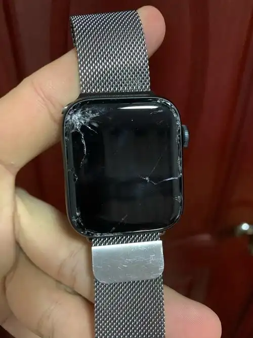applewatch5摔一下就直接gg吗维修点说只能花2000多换新