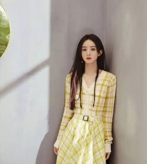 清新绿,琥珀黄,赵丽颖又欲又纯的少女感和姐系风穿搭了解下_设计_夏日