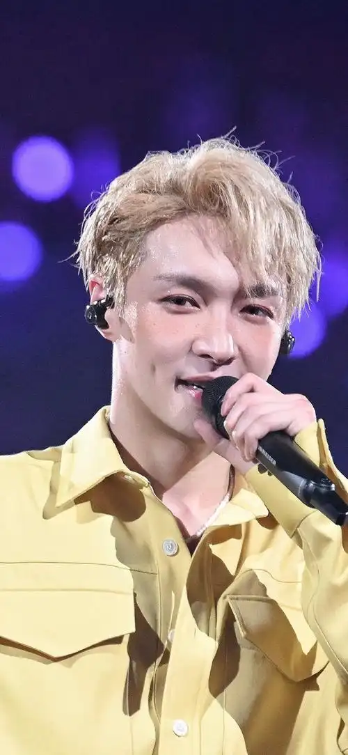 超近距离怼脸照 精致绝美的神仙颜值 太帅惹    @张艺兴|#张艺兴大