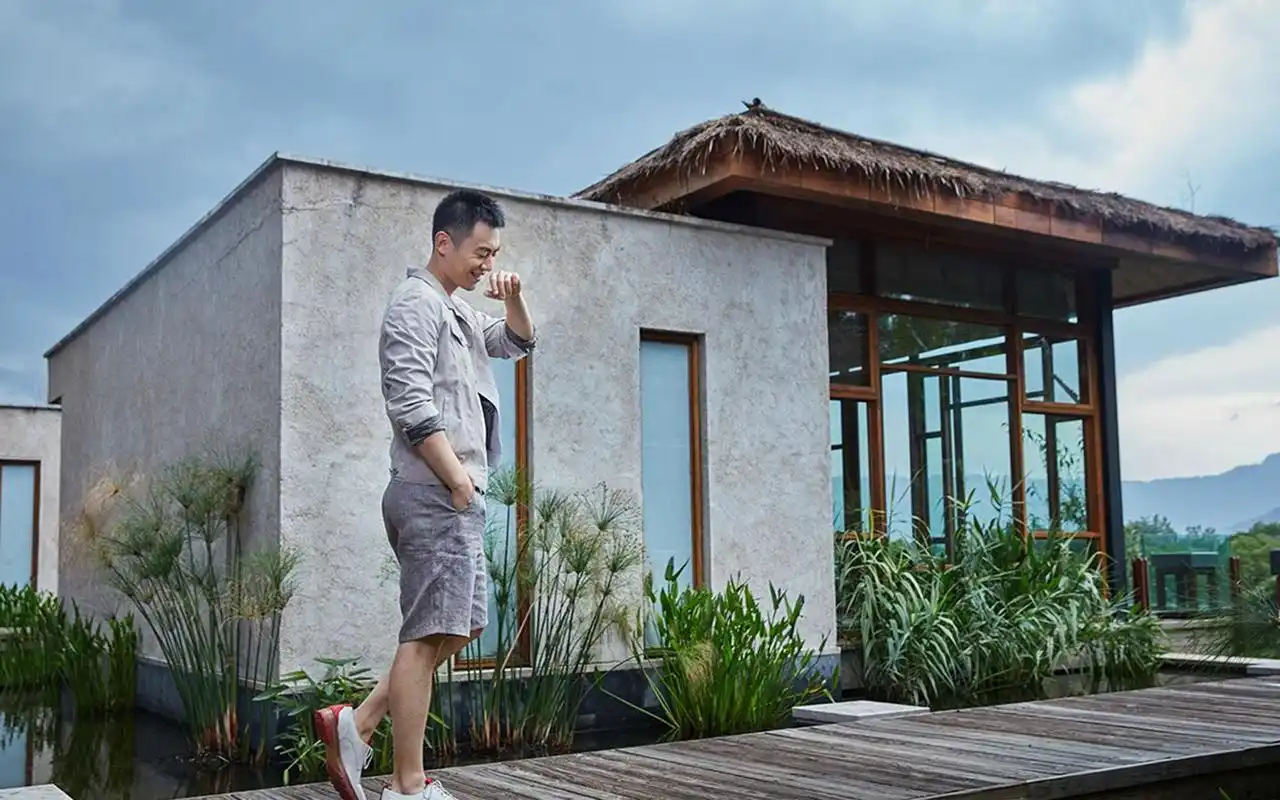 朱亚文旅游高清清爽写真图片桌面壁纸