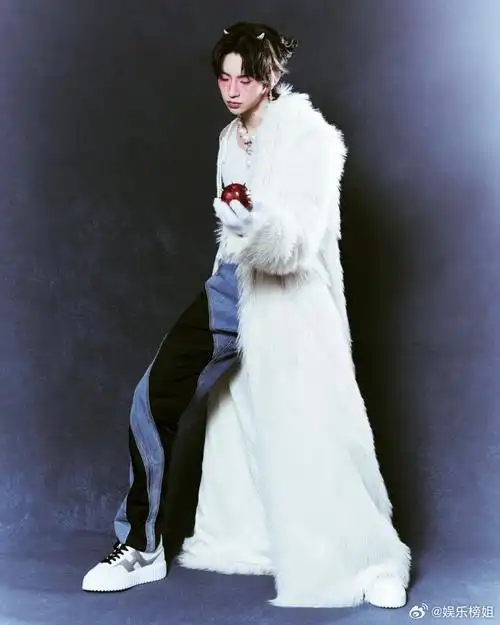 小鬼脸红星星妆#小鬼王琳凯今晚贵阳音乐节再度闪耀!