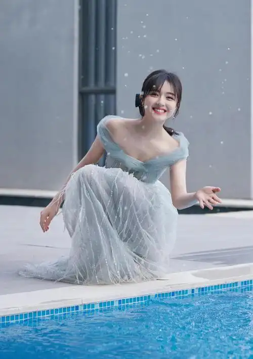 ="gnspvh8kyw">李兰迪,1999年9月2日出生于北京市,中国内地影视女演员