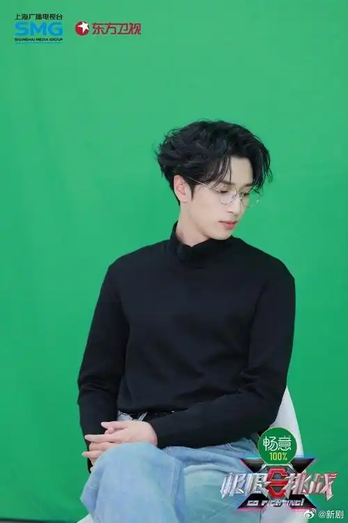 严浩翔霸总想谈系# 严浩翔是我的霸总想谈系吧,这黑色衬衫 牛仔裤