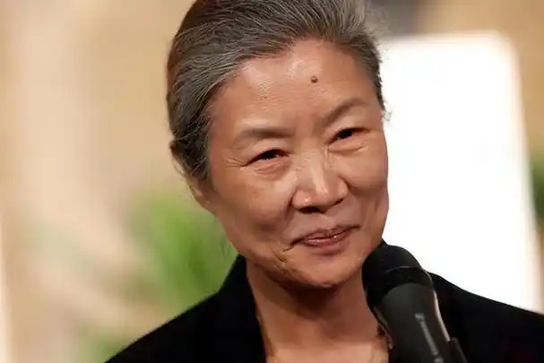 听说了吗?今天我要给你们介绍一位娱乐圈的传奇——吕中.