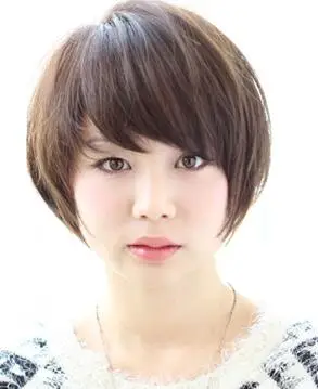 斜刘海短发女生发型