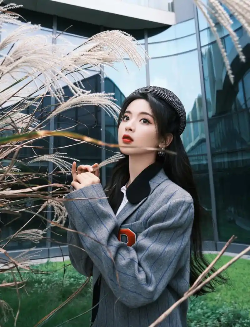 杨超越高清壁纸头像(三十)[心]