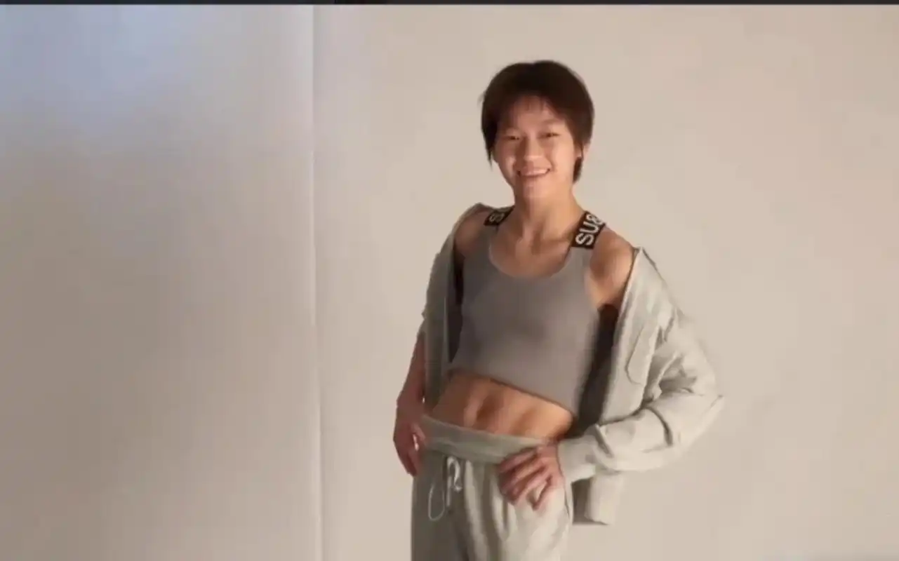 女大十八变,奥运冠军全红婵这腹肌也太厉害了.