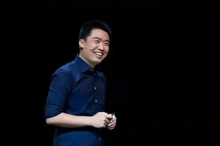 大名鼎鼎的"汽车之家"创始人,现任"车和家"ceo李想英姿勃勃地登上了