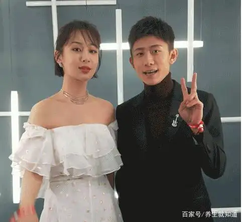 杨紫张一山同台,两个人青梅竹马两小无猜,刘星和小雪都长大了呀