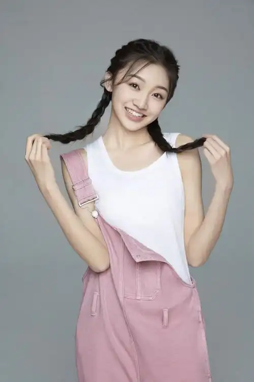 演员曲芷含新戏开播时间倒数遇见你甜美出击