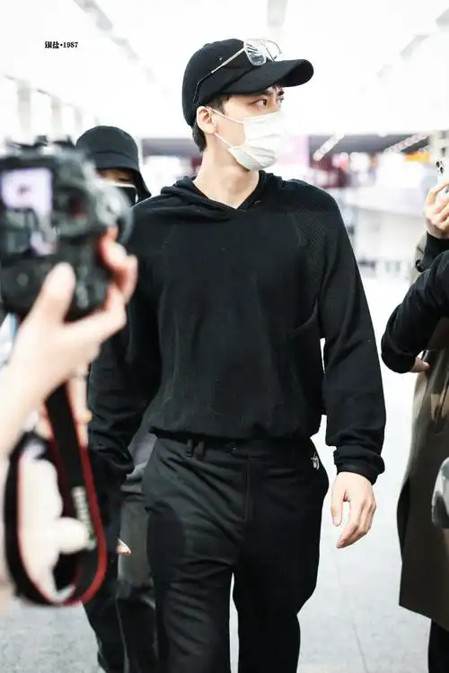 好看的人长得都很高清#嘿嘿嘿这不就来了 最新鲜的素颜大帅哥@李易