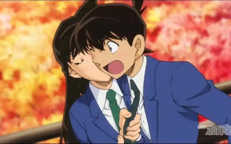 新一&小兰 扯领带吻名场面