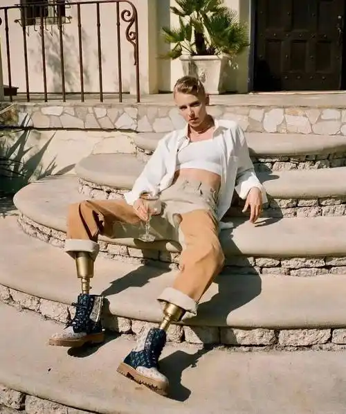 这些女神不一般逐渐赛博朋克化的义肢模特