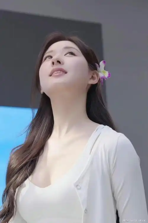 小仙女赵露思最新美照大赏,颇具神棍气质哦