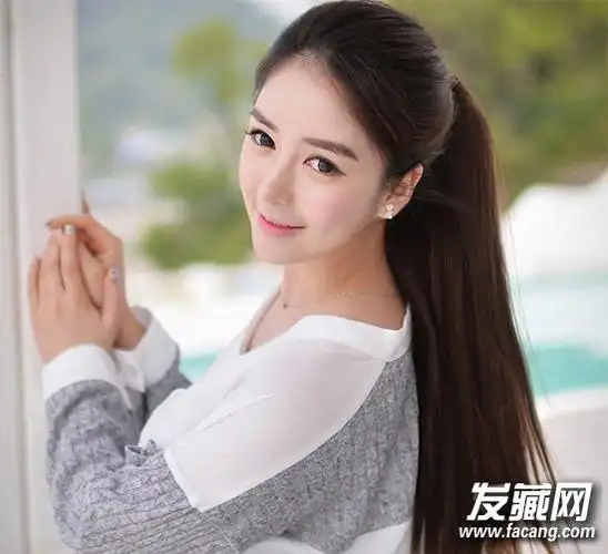 > 韩国直发发型图片 斜分刘海中长直发发式(7)导读:清纯活力的马尾
