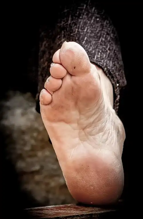 大山深处沂蒙山最后的小脚老太太她们无声诉说着女性的血泪史