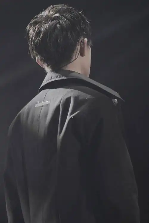 tfboys分享200518易烊千玺背影杀人未能相见也甘愿追随