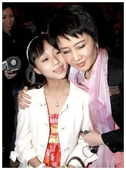 何超云何猷邦何超欣都曾被传其母是利智