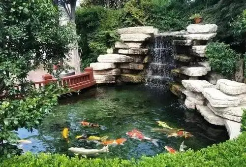 现代家居庭院池塘及水景的风水布局