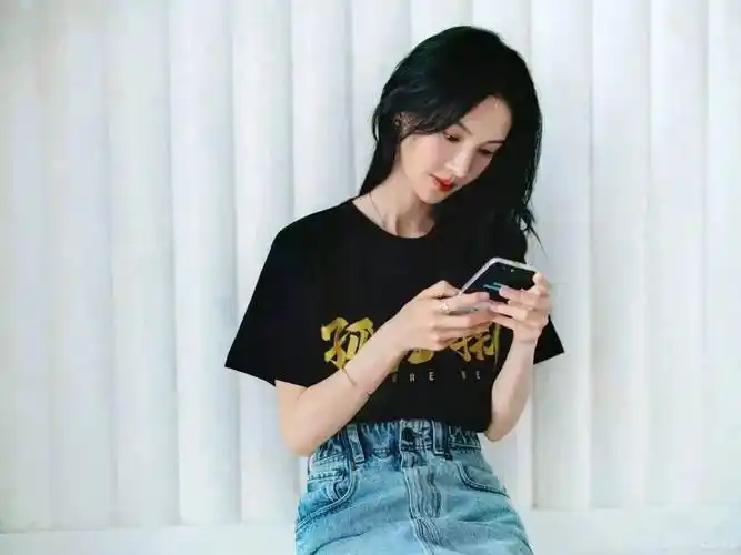 尊嘟假嘟,"美女荷官"竟然是这样_金晨_身材_锻炼