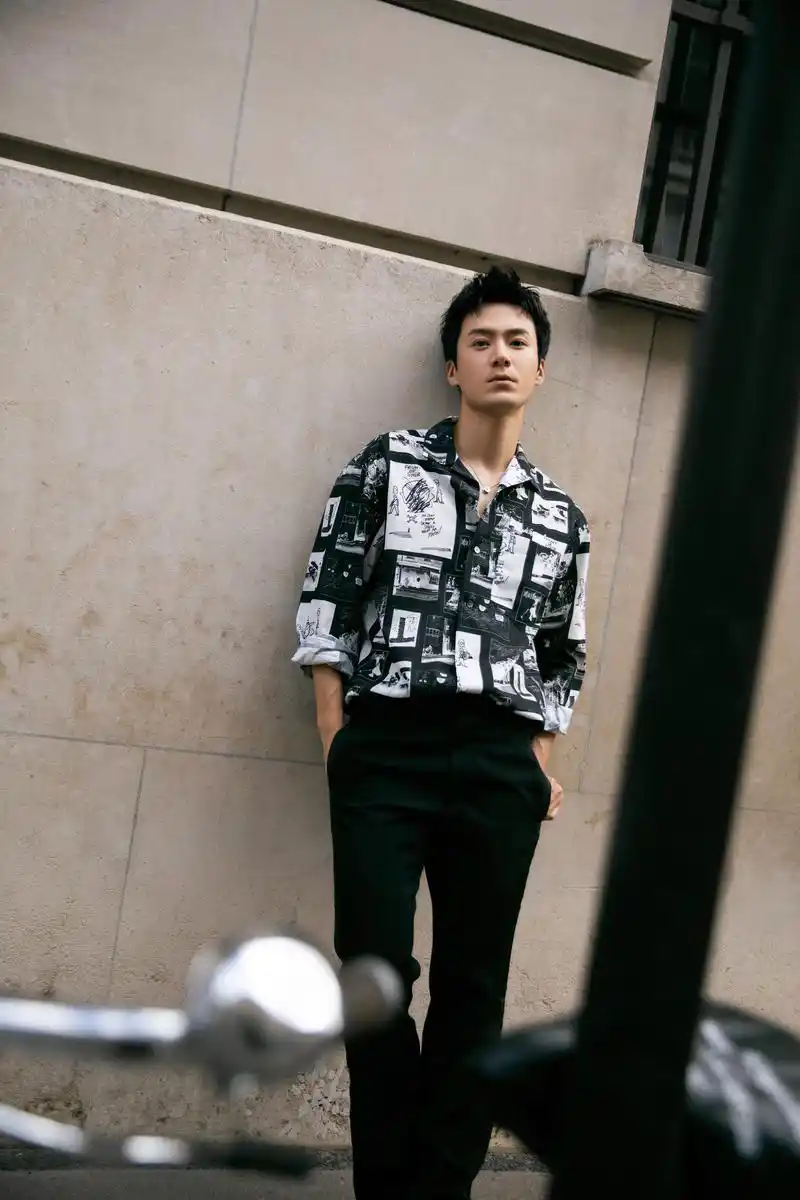 茅子俊  今日份的心动get,巴黎街头,邂逅潇洒恣意