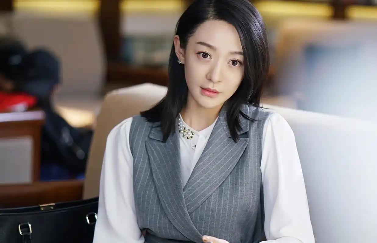 《正青春》:方静是双重间谍,她的后台比舒婉婷强大