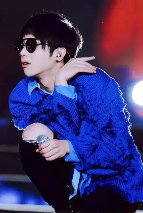 华晨宇帅气头像,,超级酷的那种