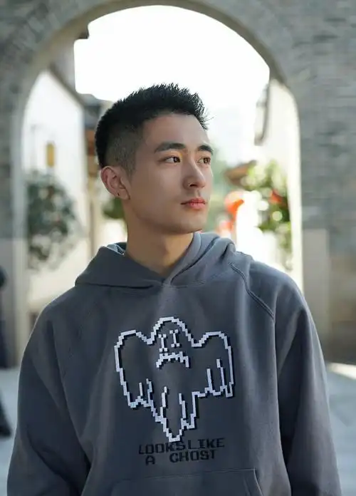 皮肤白皙面容清秀帅气的国产帅哥赤西小智 中国 健身迷网