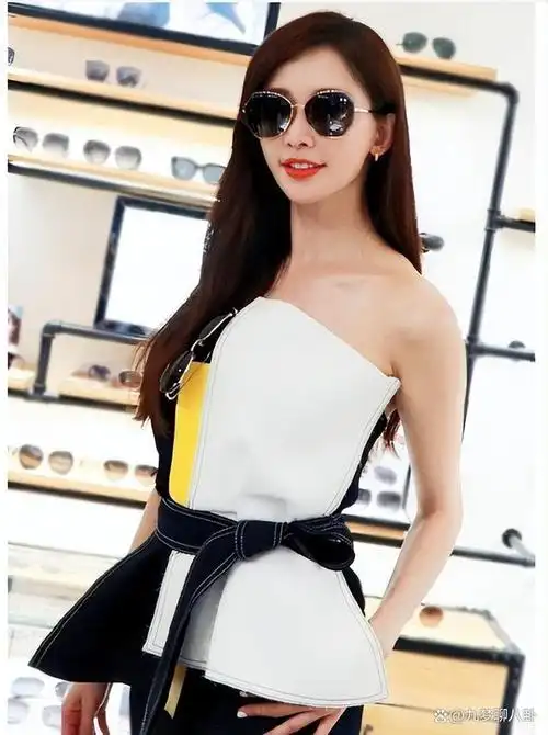 林志玲与老公外出聚餐女方穿搭一言难尽被指越来越像日本人