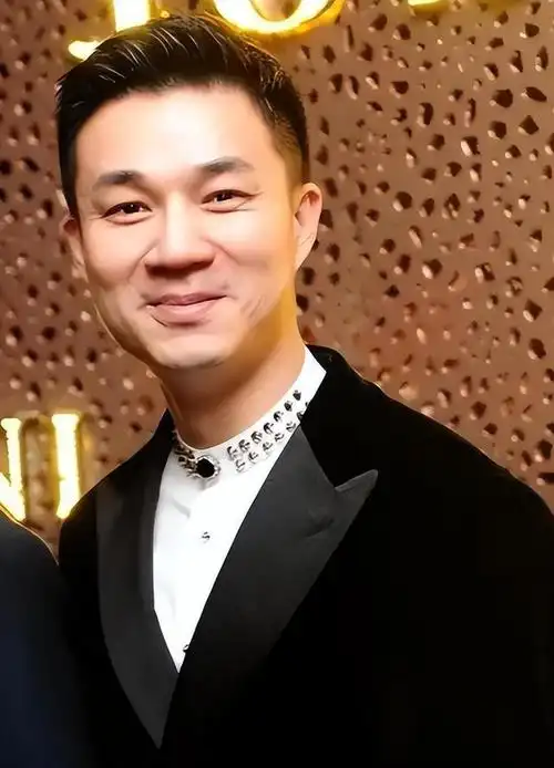 表面比肩王思聪实际都是伪豪门求求这8位少东家别再吹了