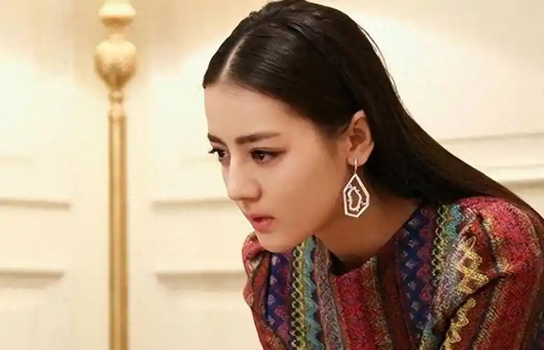 没想到31岁的迪丽热巴,竟以这样的方式"塌房"!_日本_明星_行为