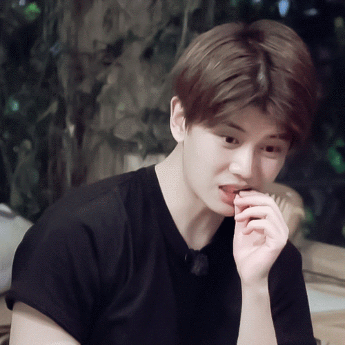 让我来!任嘉伦奶萌奶萌的吃货表情包来啦!