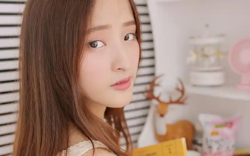 养眼美女吊带高清诱惑写真电脑桌面壁纸